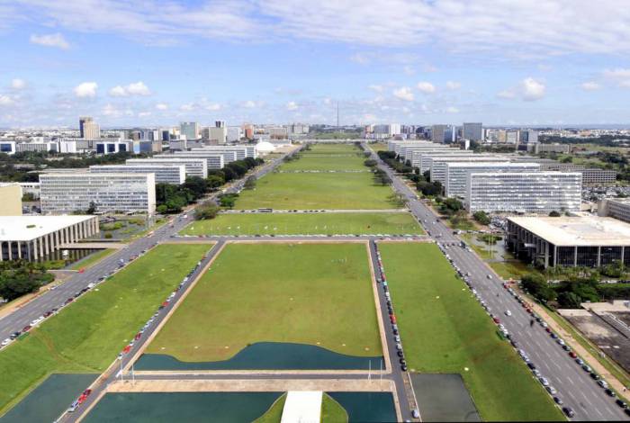 Esplanada dos Ministérios, em Brasília, é centro de manifestações políticas em meio à pandemia
