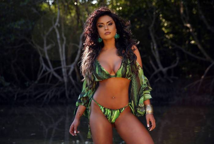 Modelo fez fotos para revista digital de ensaios sensuais