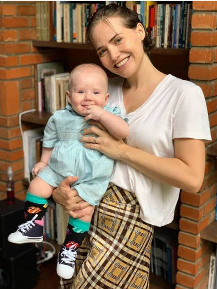 Letícia Colin celebra seu primeiro Dia das Mães ao lado de Uri,  seu filho de seis meses com Michel Melamed
