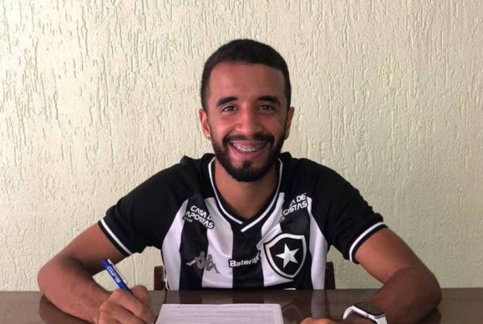 O volante Caio Alexandre é considerado uma das maiores revelações da atual safra de jogadores do Botafogo