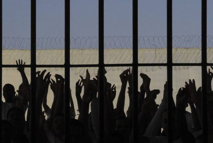 Justiça do RJ prorroga prisão domiciliar para presos do semiaberto