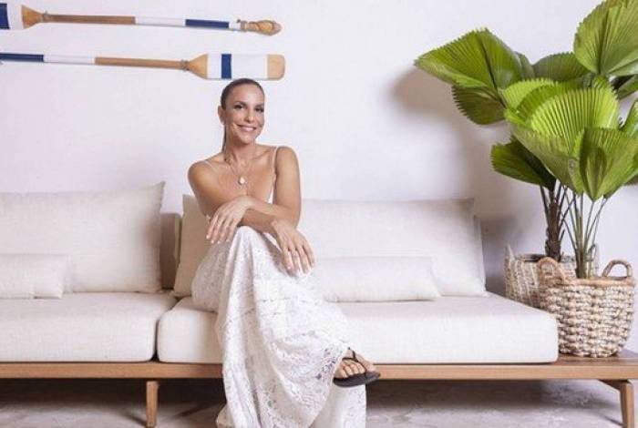 Ivete Sangalo se apresenta em live exibida em várias plataformas