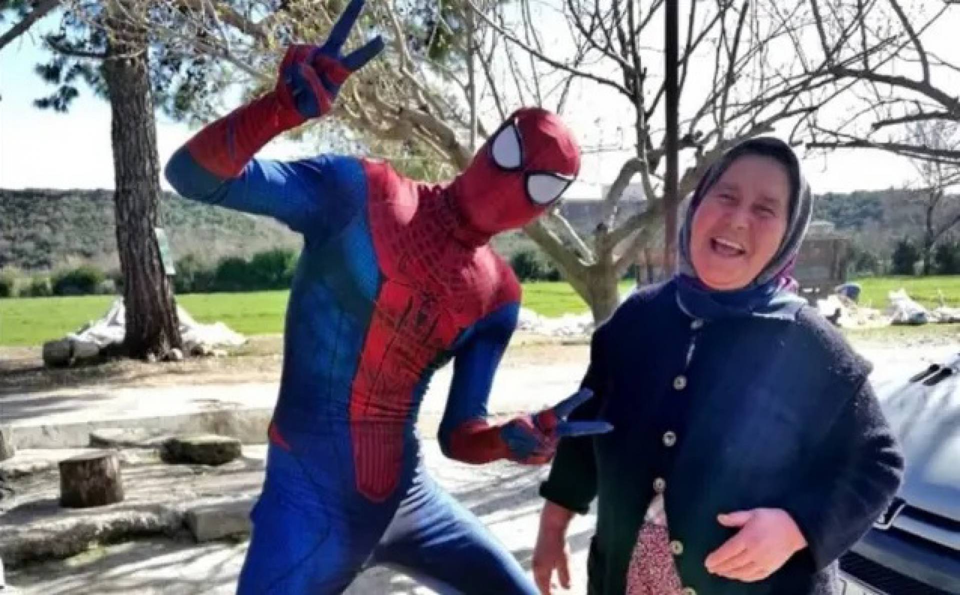 Her&oacute;i ajuda pessoas do grupo de risco na Turquia