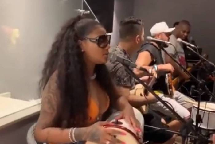 Pagode é uma paixão antiga na vida da cantora de Duque de Caxias
