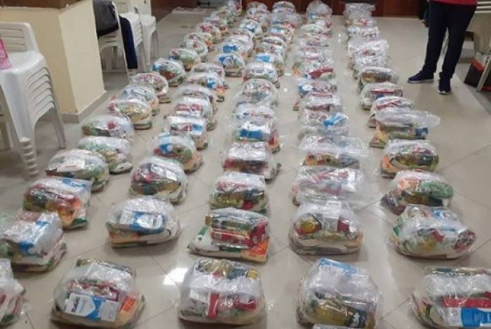 'Igreja nÃ£o Ã© empresa', diz bispo que transforma ofertas em alimento no RJ