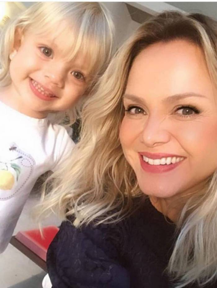 Eliana e a filha, Manuela