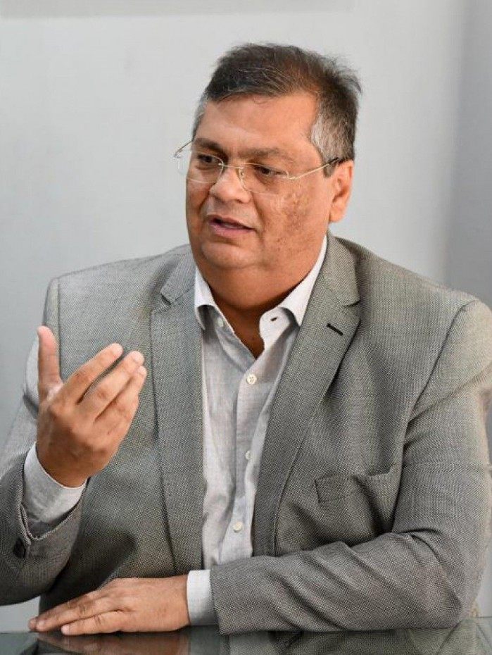 Fl&aacute;vio Dino afirmou tamb&eacute;m que esperava que o presidente Bolsonaro compreendesse que &quot;ningu&eacute;m tem direito de fazer politicagem ou campanha eleitoral sobre 300 mil mortos&quot;