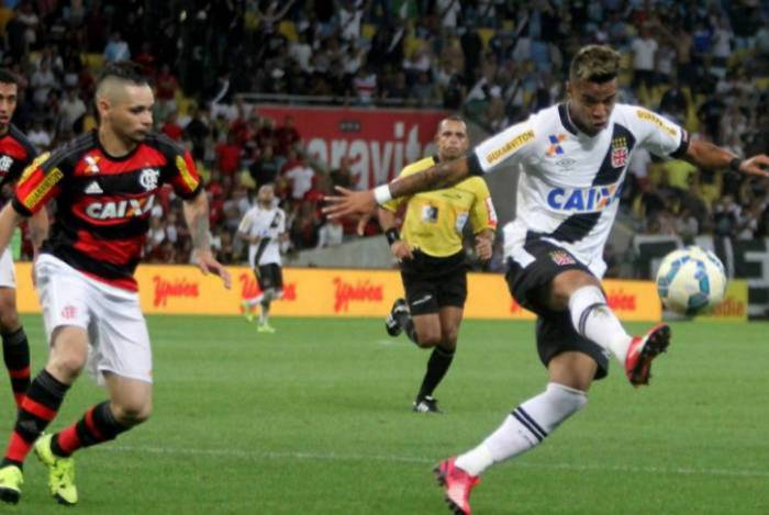 Rafael Silva com a camisa do Vasco
