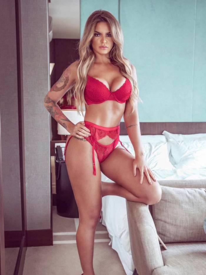 Monara Queiroga é 'A Gata da Hora'