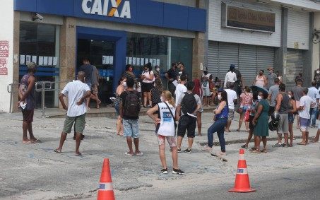 Banco Central multa Caixa Econômica em R$ 200 mil por cobrança indevida de tarifas