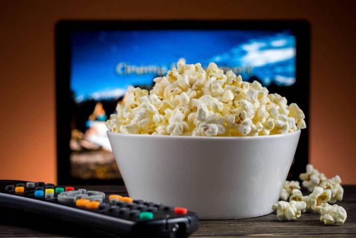 Fábrica de refrigerante garante filmes grátis. Bora preparar a pipoca