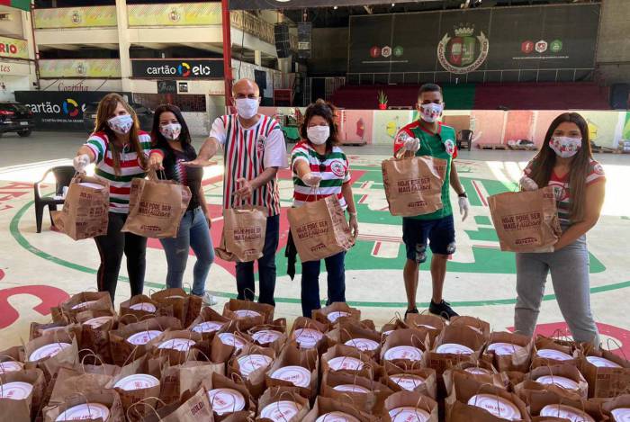Grande Rio distribui 800 refeições no Dia das Mães