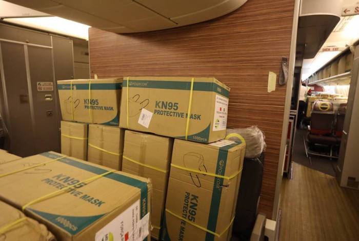 O primeiro voo a chegar da China com equipamentos médicos