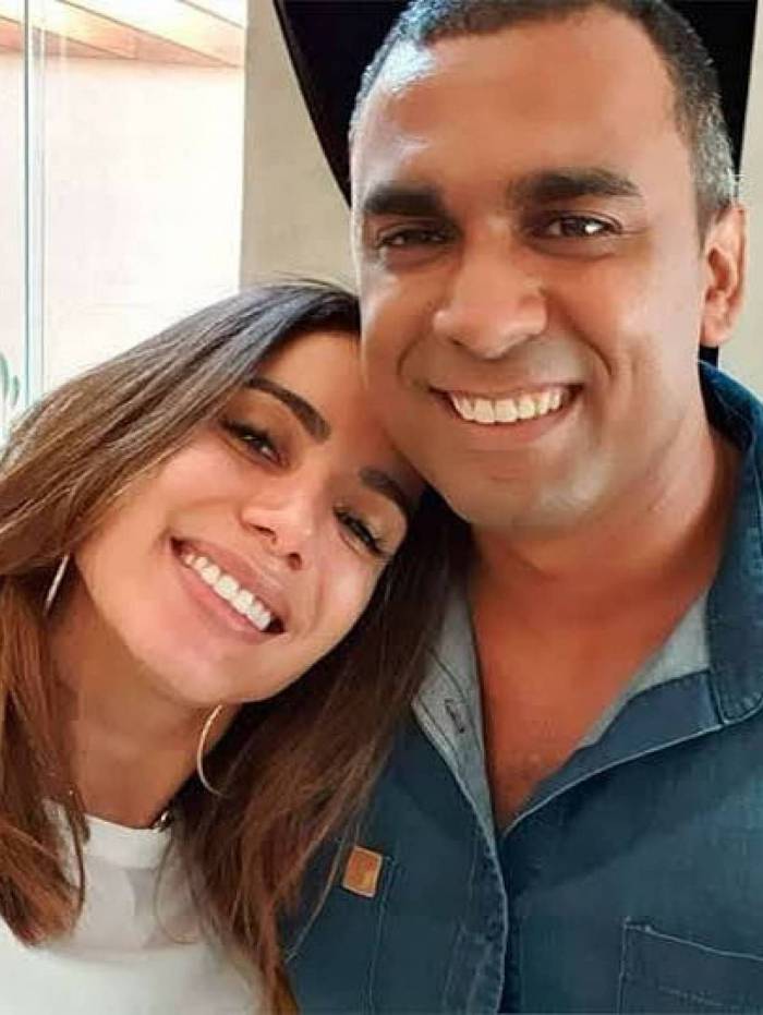 Anitta tatua nome do irm&atilde;o 