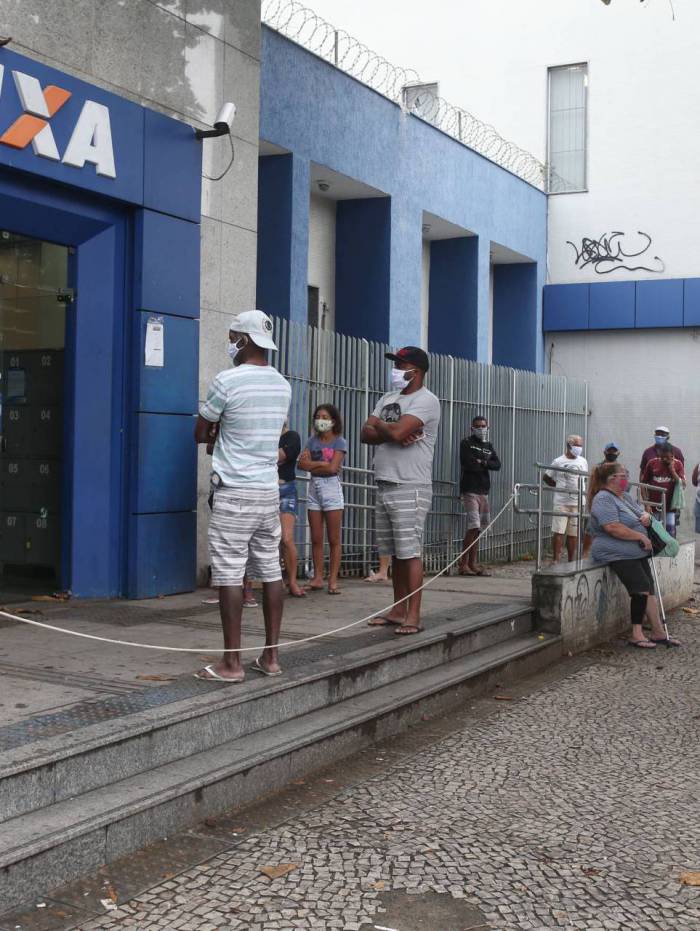Fila da Caixa Econ&ocirc;mica