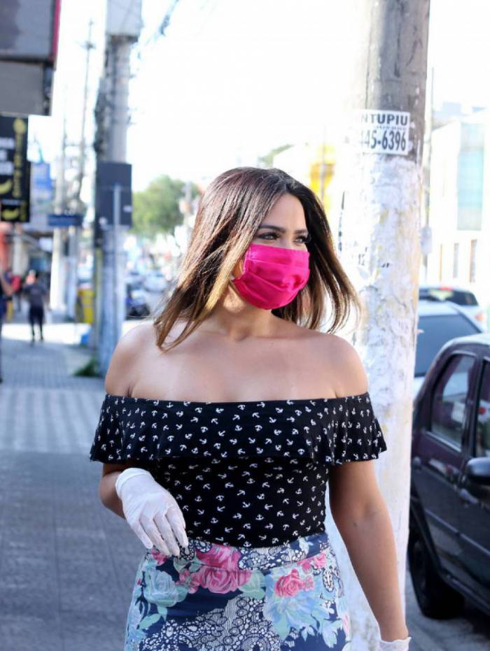 Geisy Arruda vai &agrave;s compras em S&atilde;o Paulo