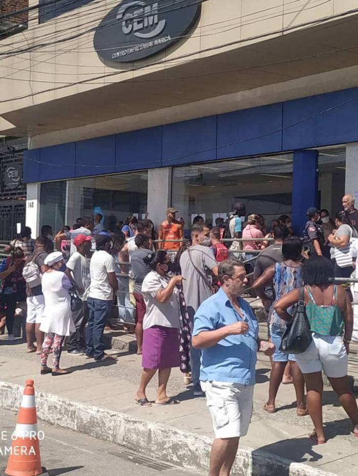 Para evitar aglomera&ccedil;&atilde;o na porta das ag&ecirc;ncias, a Caixa Econ&ocirc;mica vai depositar os valores primeiro em contas digitais