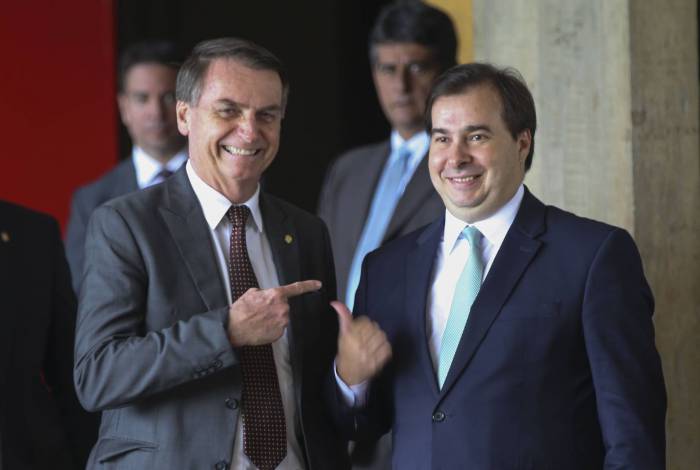 Presidente Jair Bolsonaro atribuiu a perda de validade da medida provisória do 13° salário do Bolsa Família ao presidente da Câmara, Rodrigo Maia