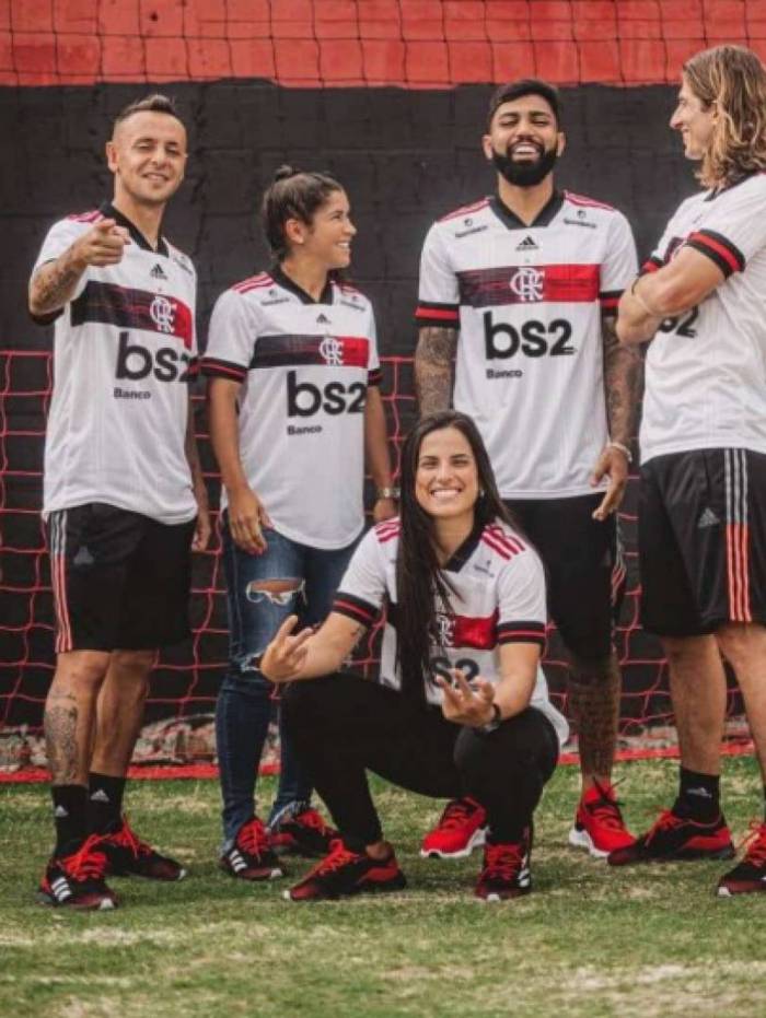 Rafinha, Gabigol e Filipe Luís posam como as novas camisas