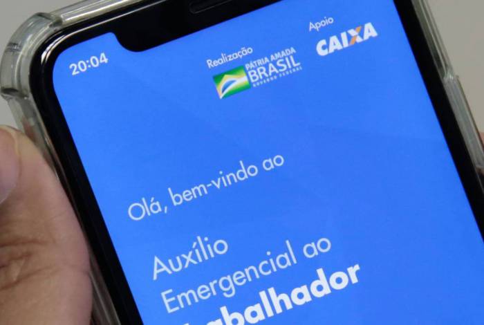 Líder do Centrão diz que Bolsonaro anunciará prorrogação do auxílio na 3ª-feira