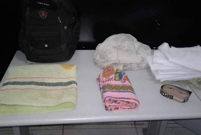 Objetos encontrados com o ladrão: tudo roubado de residências