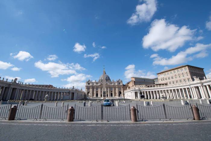 Centenário do nascimento de João Paulo II é manchado por escândalo de pedofilia. Na foto, a Praça de São Pedro, no Vaticano
