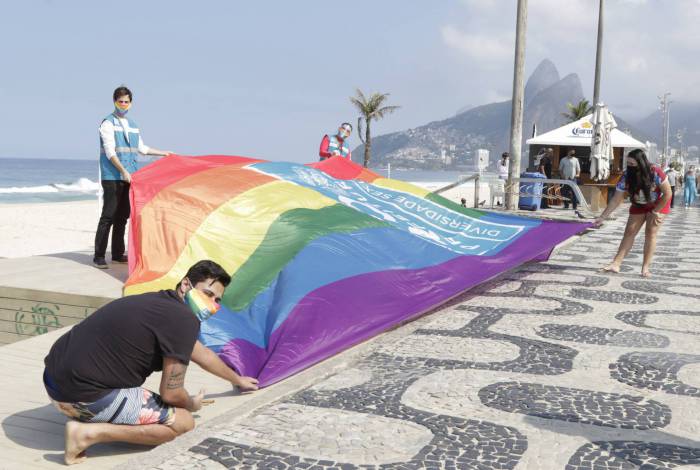Prefeitura do Rio promove manifesto simbólico na praia de Ipanema