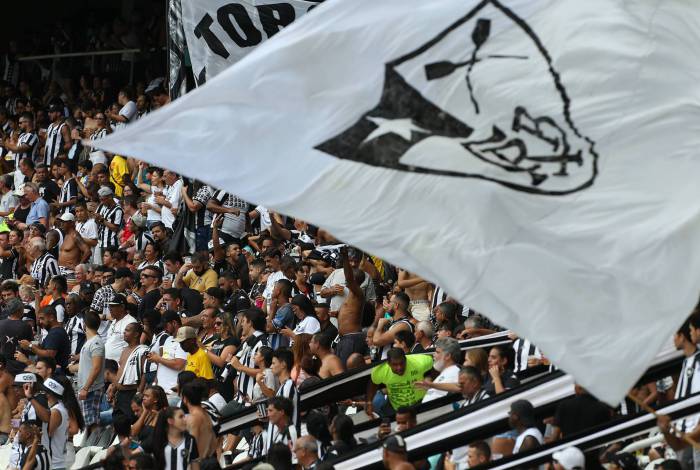 Botafogo e Vasco se enfrentam no Nilton Santos
