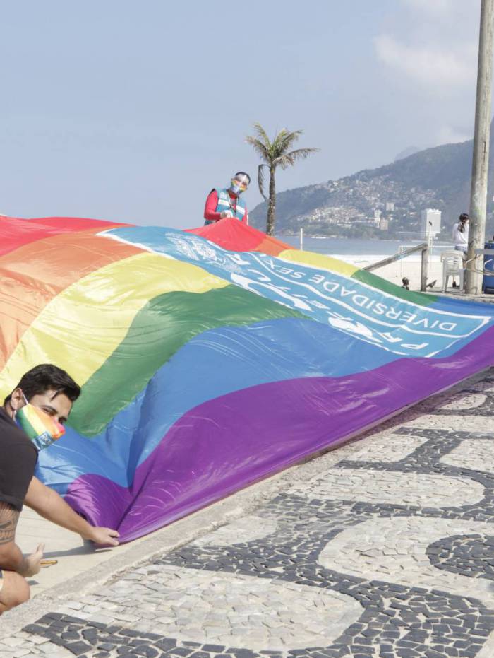 Prefeitura do Rio promove manifesto simbólico na praia de Ipanema