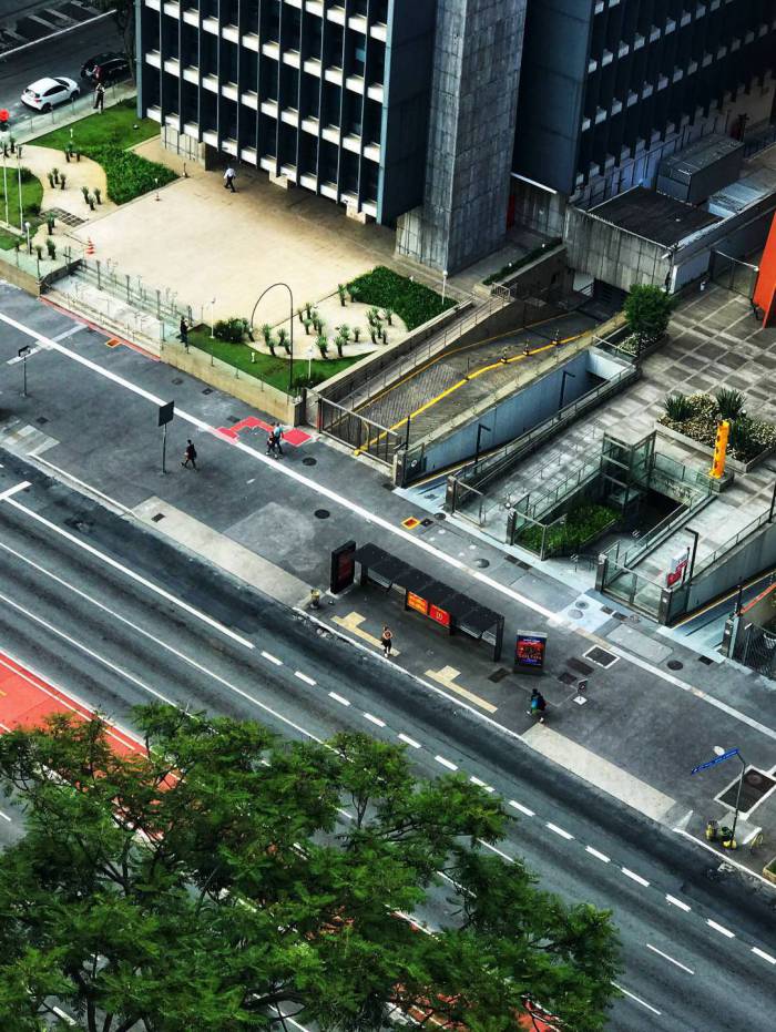 A capital foi colocada no n&iacute;vel dois (de cinco poss&iacute;veis) de relaxamento da quarentena, o que permite reabrir lojas e shoppings