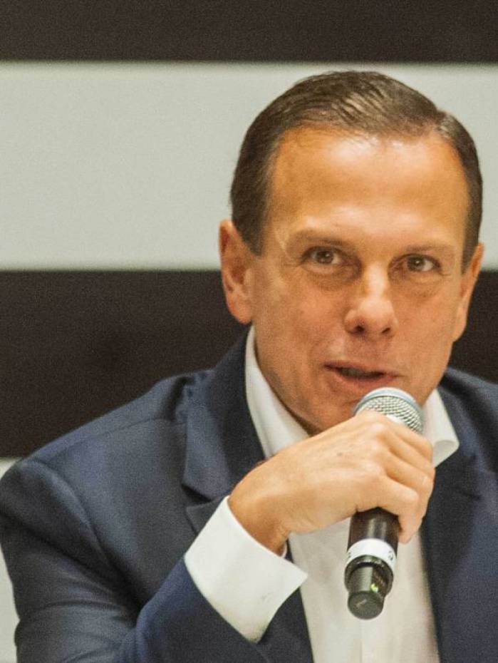 &quot;A diferen&ccedil;a &eacute; essa. Aqui n&oacute;s trabalhamos, enquanto o governo federal procura fazer divers&atilde;o com motocicleta, jet ski, futebol, aqui n&oacute;s nos dedicamos ao trabalho&quot;, disse o governador paulista.
