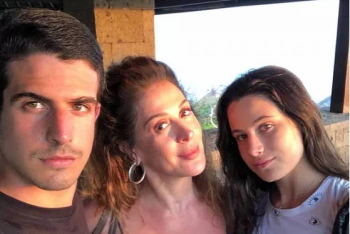 Claudia Raia e os filhos