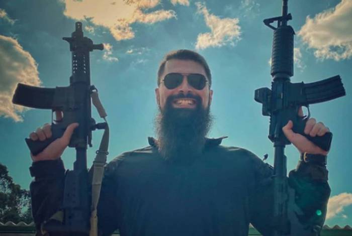 Além de delegado, Paulo Bilynskyj também é professor de tiro