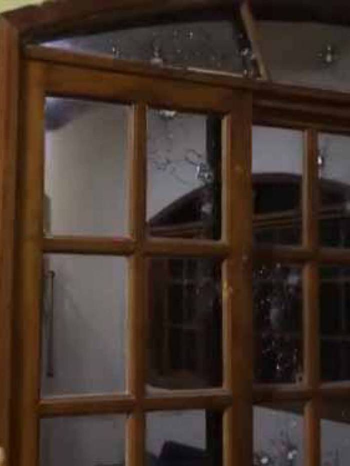 Marcas de tiros no quarto de João Pedro, em São Gonçalo: adolescente foi morto por bala perdida dentro de casa