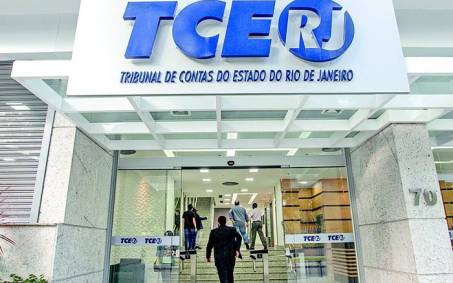 Esquenta a briga pelo TCE