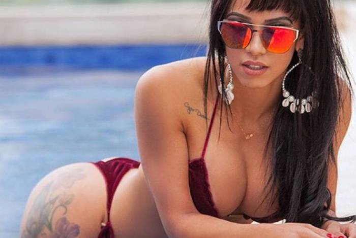 Stephanie Rez é musa do Atlético-MG