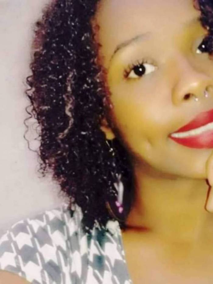 Segundo relatos, jovem tinha acabado de levantar para pegar celular