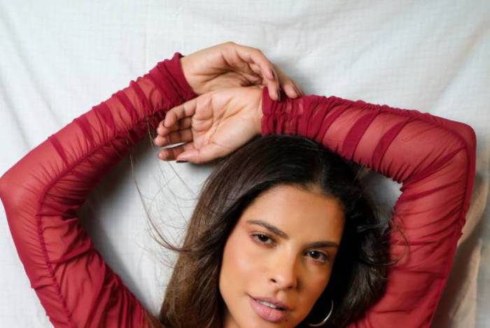 A atriz Gyselle Soares posa de lingerie