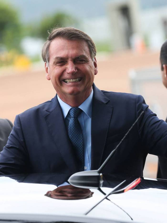 Jair Bolsonaro na porta do Alvorada