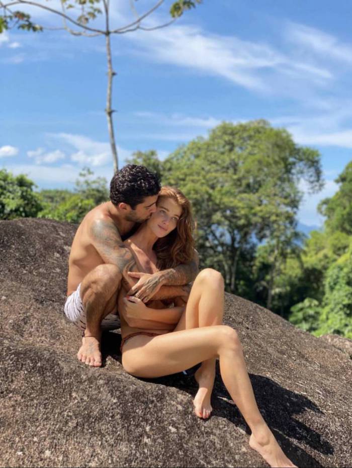 Pedro Scooby e Cintia Dicker