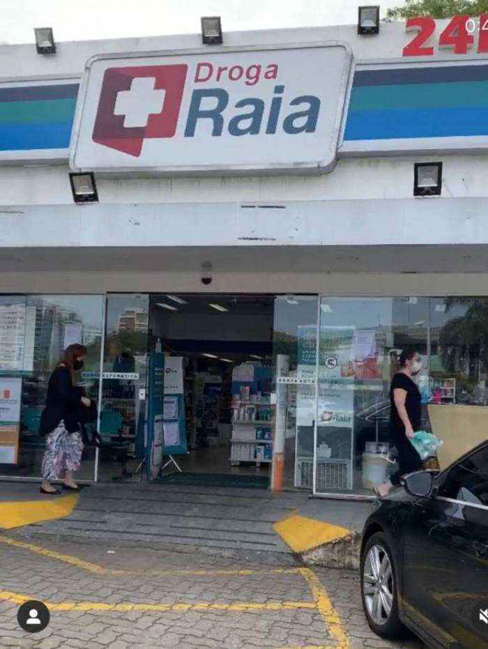 Fernanda de Freitas diz ter sido acusada de roubo por funcion&aacute;ria de farm&aacute;cia