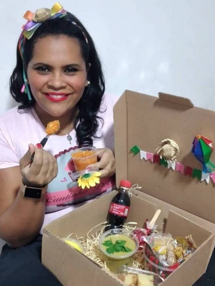 Glaucia Souza, dona do Cantinho Doce, e a festa junina na caixa
