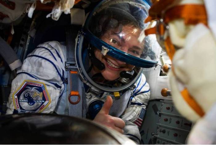Nasa transmite astronautas andando no espaço, assista ao vivo
