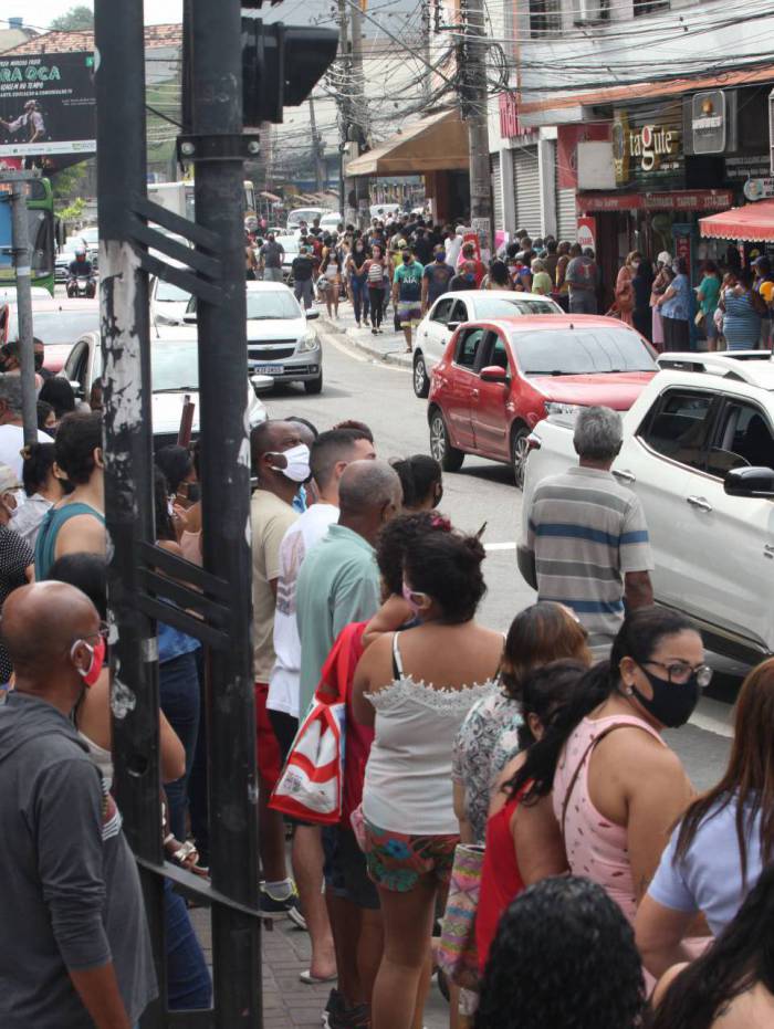  Ruas lotadas s&atilde;o reflexo do aumento populacional