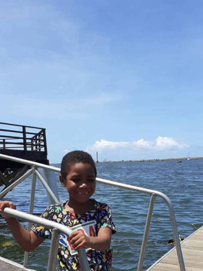 Miguel Ot&aacute;vio Santana da Silva, de 5 anos, morreu enquanto procurava pela m&atilde;e