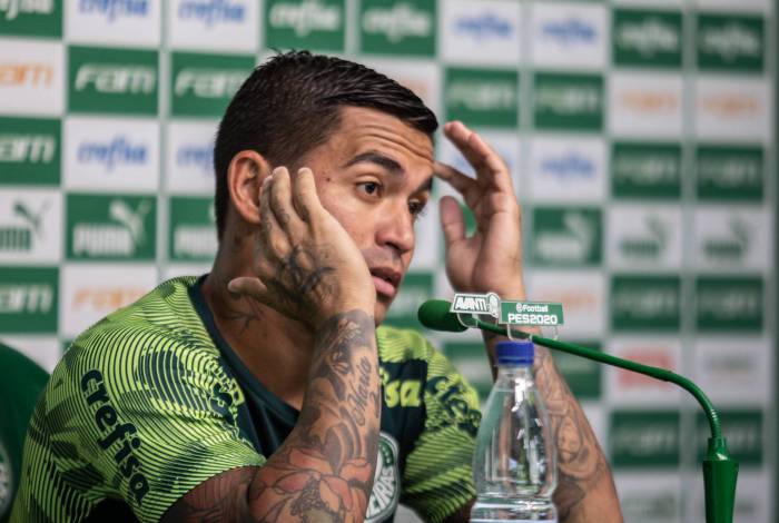 São Paulo, 18/02/2020 - AGÊNCIA DE NOTÍCIAS/PARCEIRO - O jogador Dudu do Palmeiras durante entrevista coletiva realizada na Academia de Futebol, localizada na Barra Funda, Zona Oeste de São Paulo, na tarde desta terça-feira (18). Foto: Van Campos/Parceiro/Agência O Dia