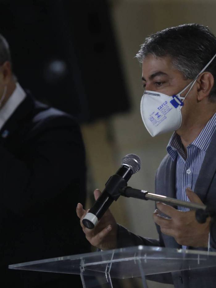 Secret&aacute;rio estadual de Sa&uacute;de Fernando Ferry ao lado do governador Wilson Witzel
