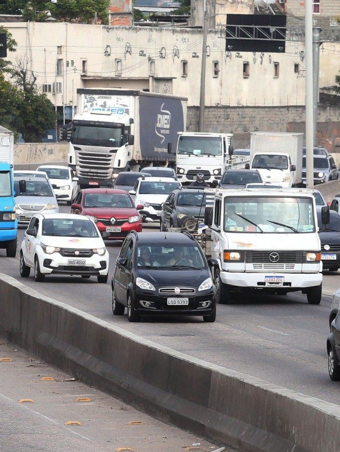 Tr&acirc;nsito na Avenida Brasil