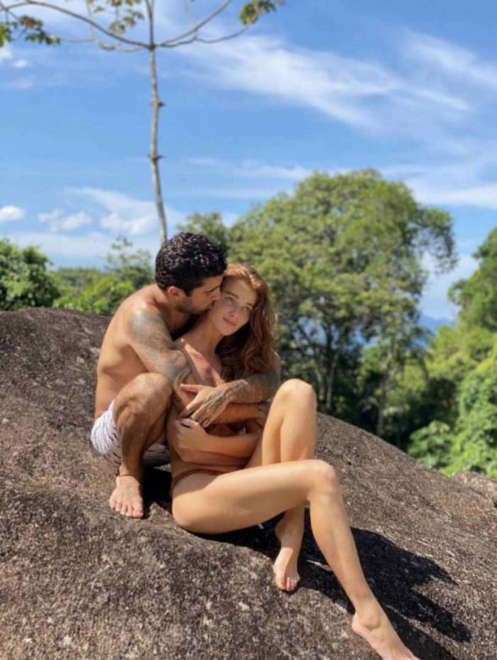 Pedro Scooby e Cintia Dicker