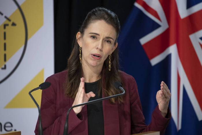 Primeira-ministra, Jacinda Ardern, disse que Auckland entrará no nível três de restrições